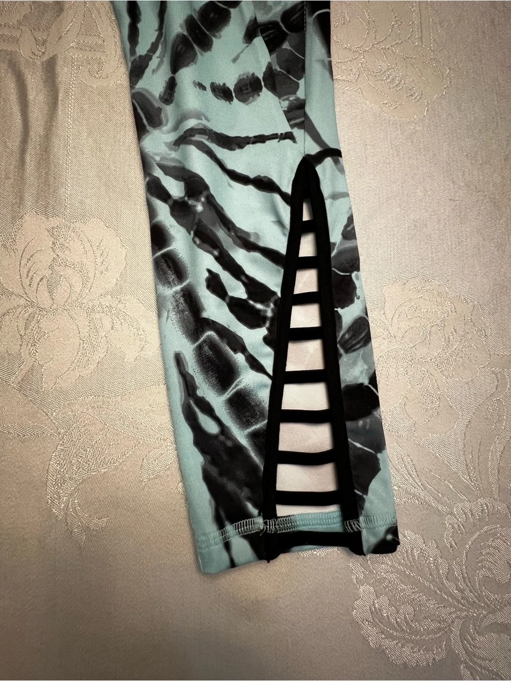 Girls L 12/14 Justice Aqua and Black Tie-Dye Leggings NWT